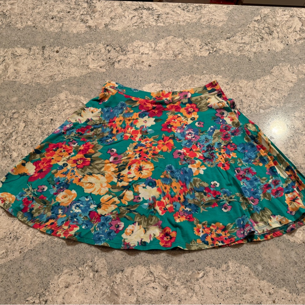 Medium Charlotte Russe Turquoise Skater Floral Skirt